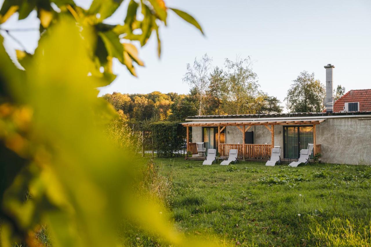 Monschein Weingut Straden Bed & Breakfast Exterior photo