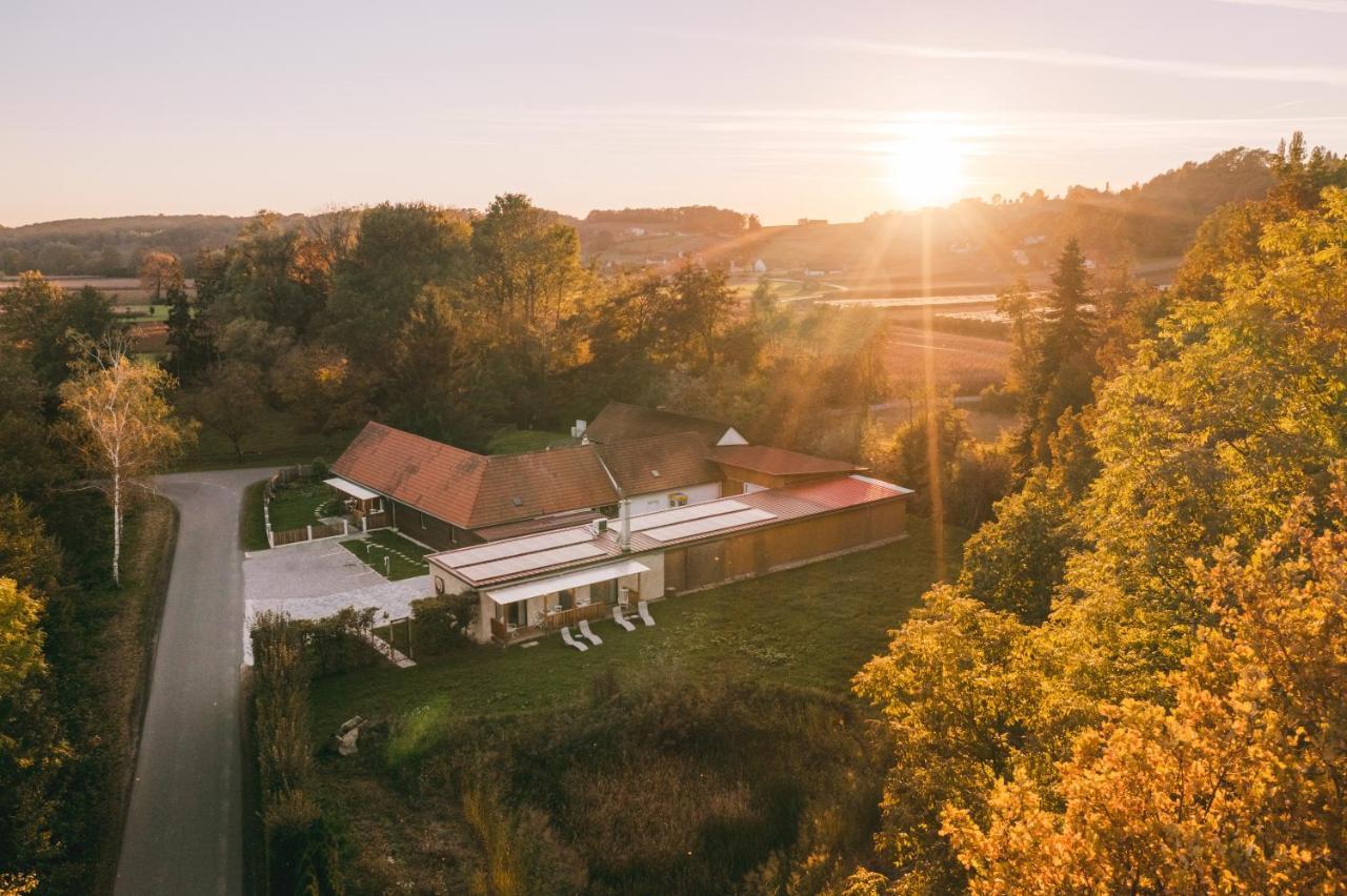 Monschein Weingut Straden Bed & Breakfast Exterior photo